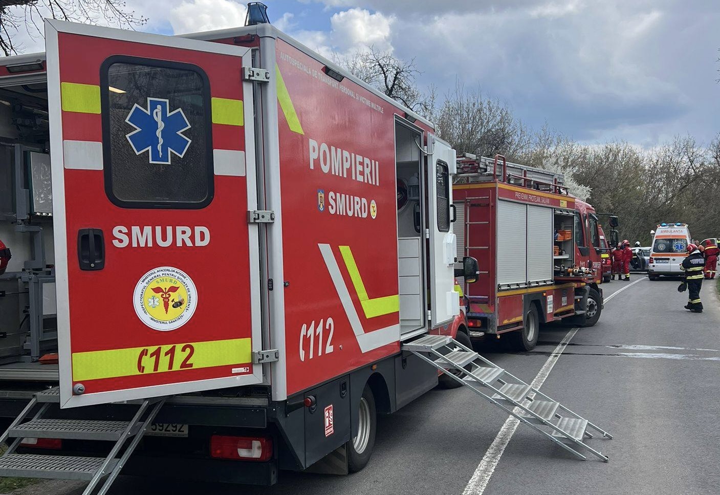 Több mentőautót és mentőhelikoptert is a helyszínre küldtek | Fotó: InfoTrafic Romania Facebook-csoport