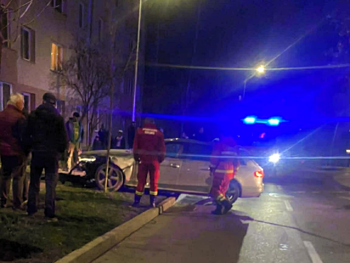 Az autó is megrongálódott.