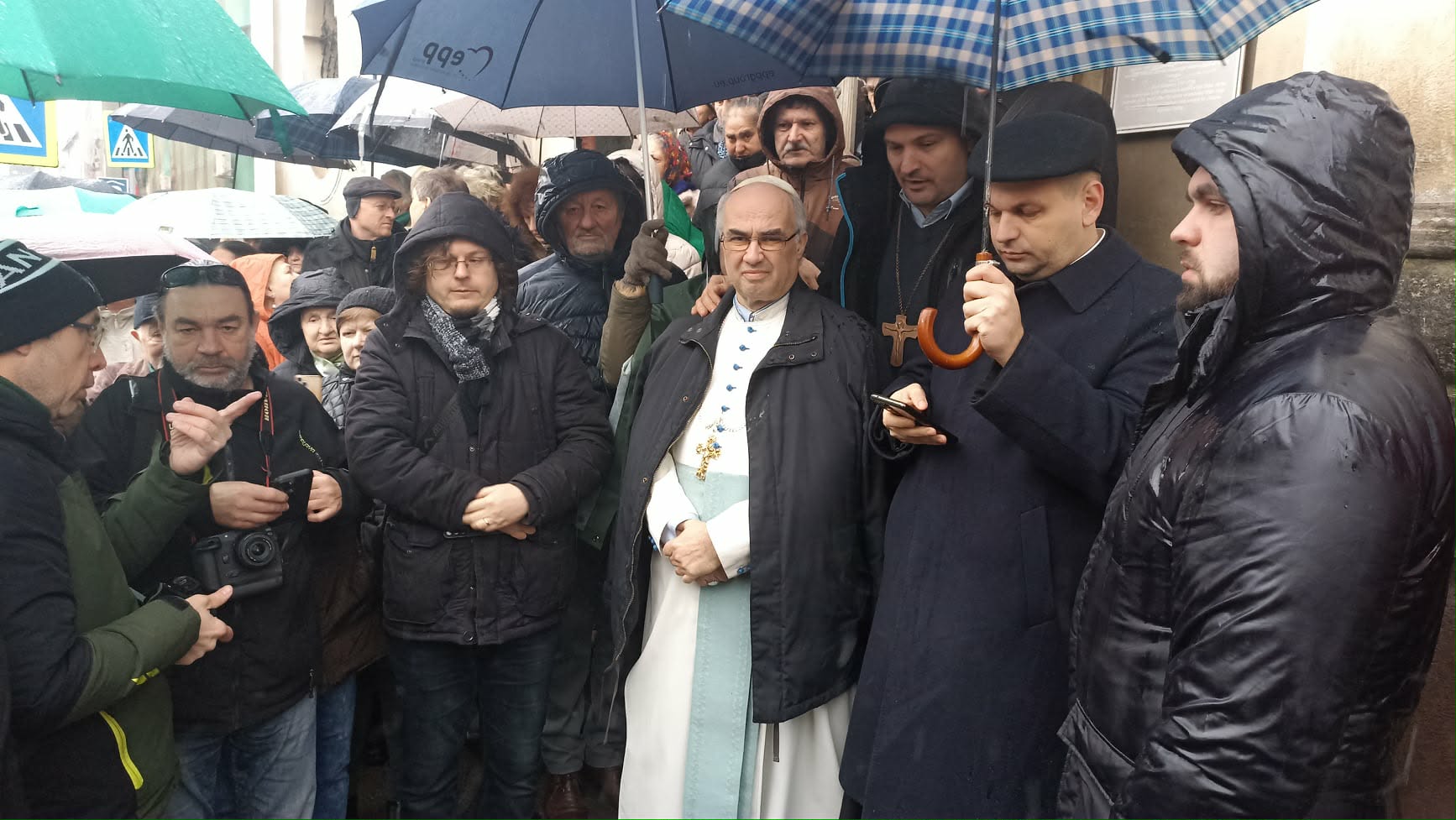 A kilakoltatás ellen a hívek tiltakoznak | Fotó: Vásárhelyi-Nyemec Réka