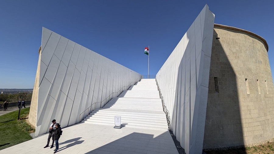 A Citadella keleti rondelláján nyitott hatalmas rés l Fotó: Zsuppán András/ Válasz Online