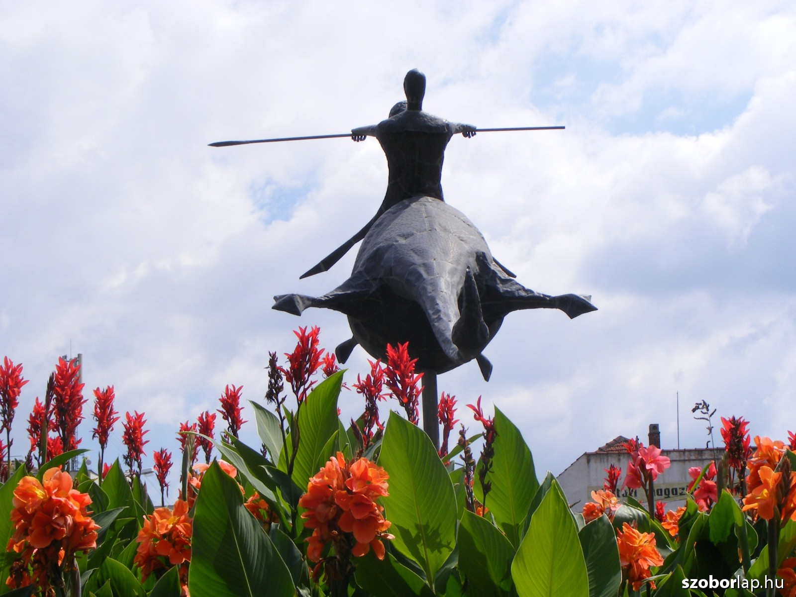 A modern alkotás mellett döntöttek. | Fotók: Köztérkép, Sántha Imre Géza