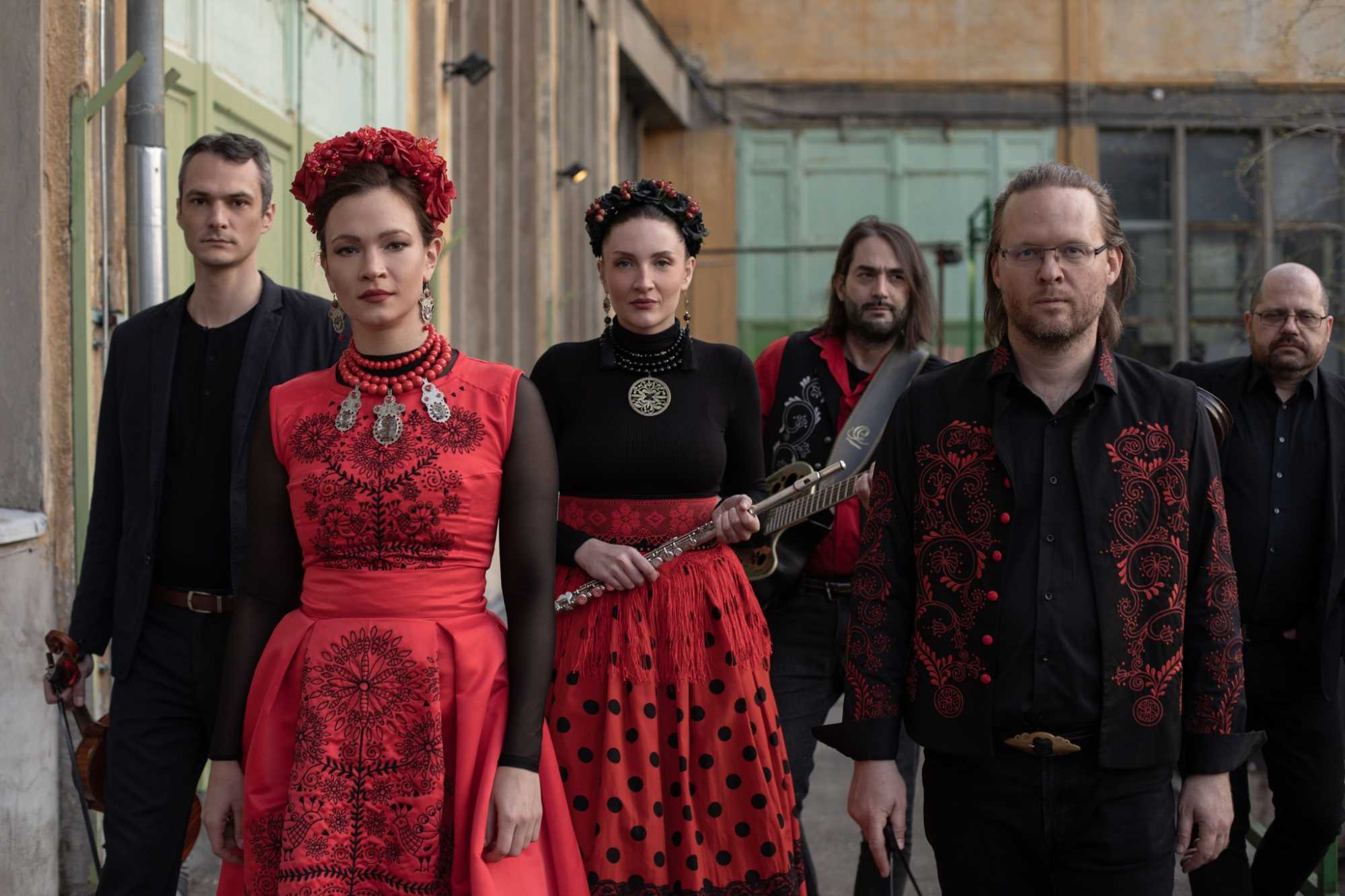 Idén a Tárkány Művek koncertezik este. 