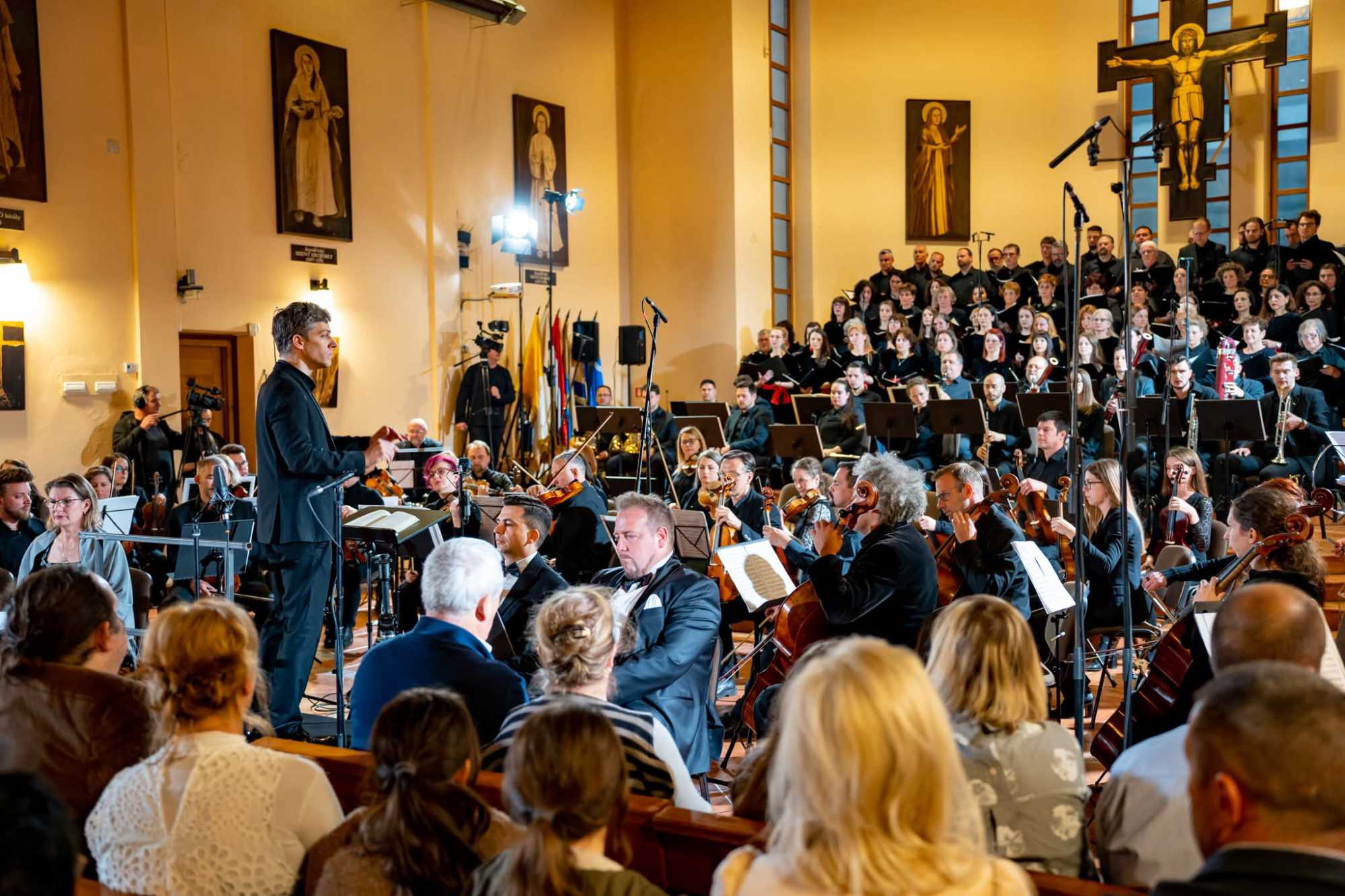 Az első héten a zárt terekben szervezett kulturális eseményeké a főszerep | Fotók: Szent György Napok
