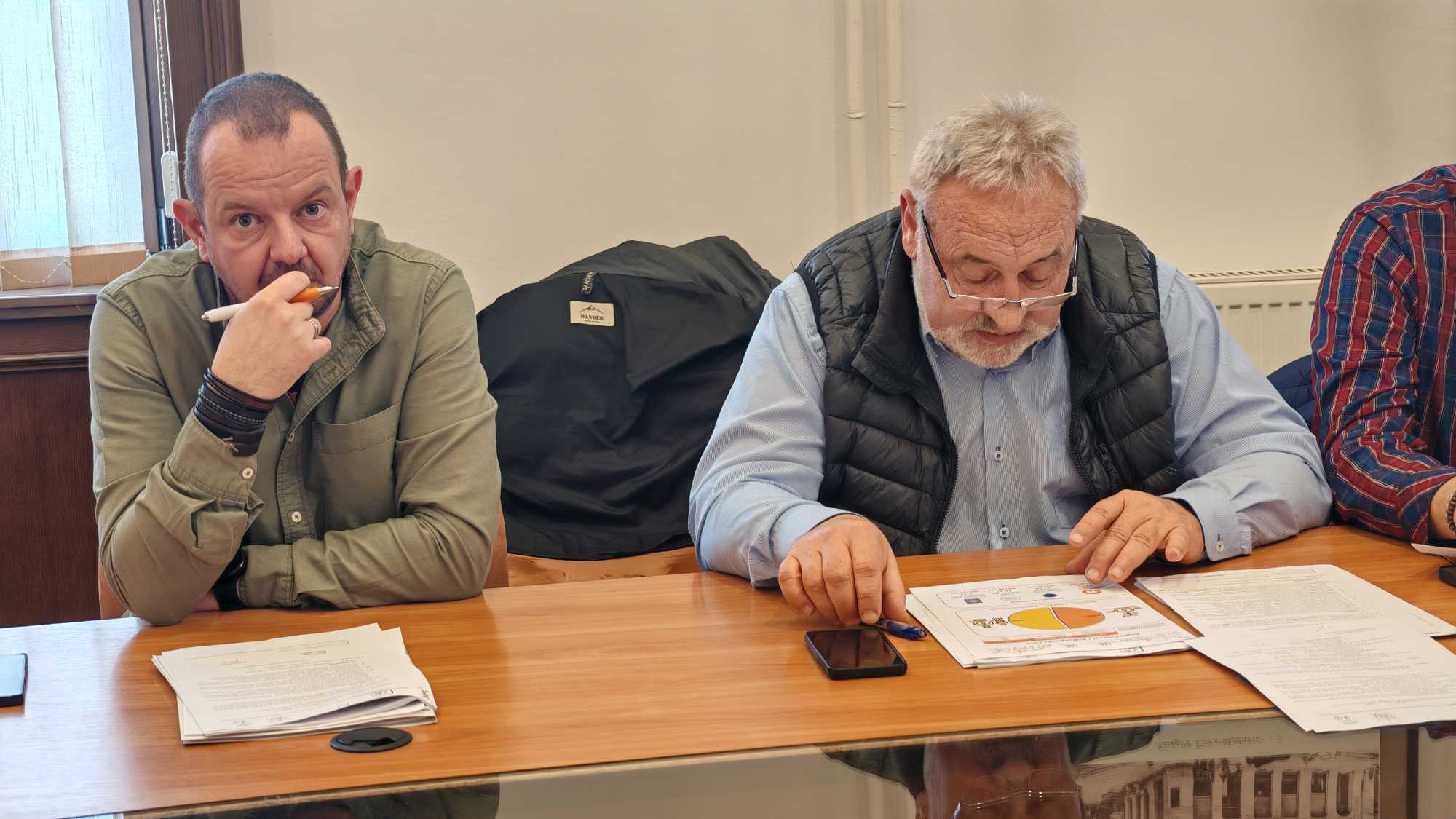 A költségvetést Bokor Tibor polgármester (jobbról) ismertette | A szerző felvételei