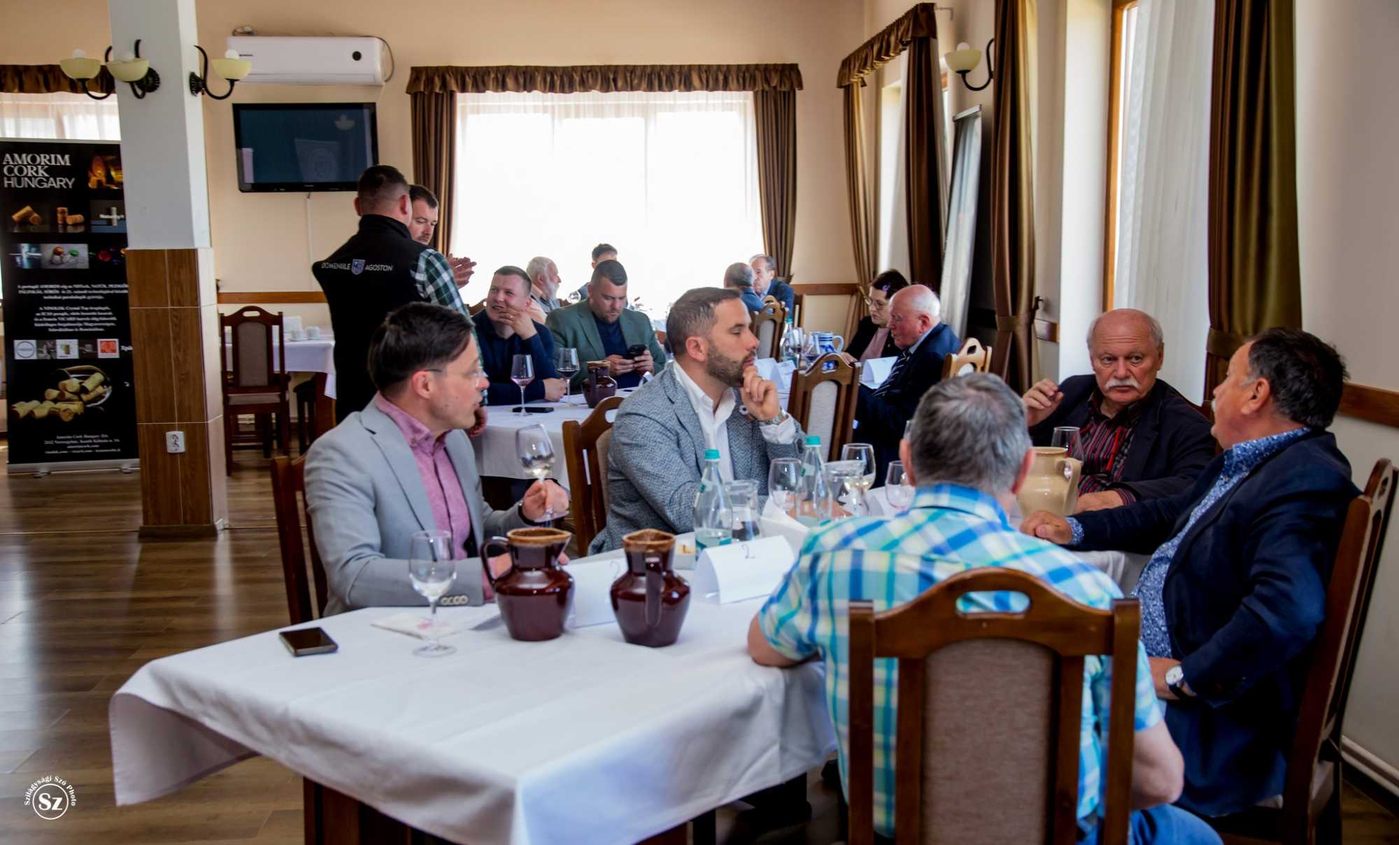 Közösségi élmény.