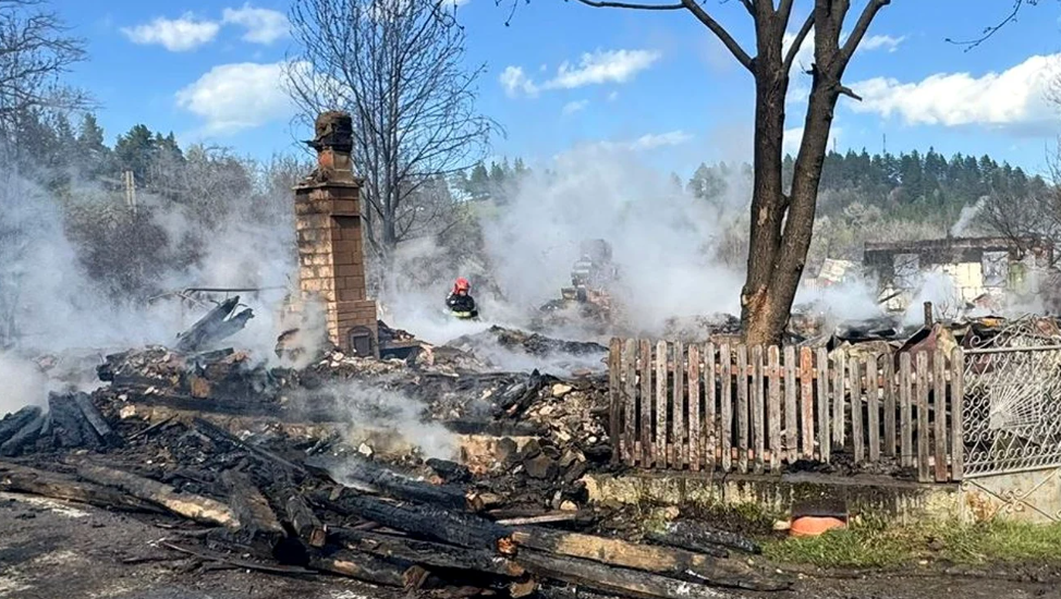32 ház égett le.