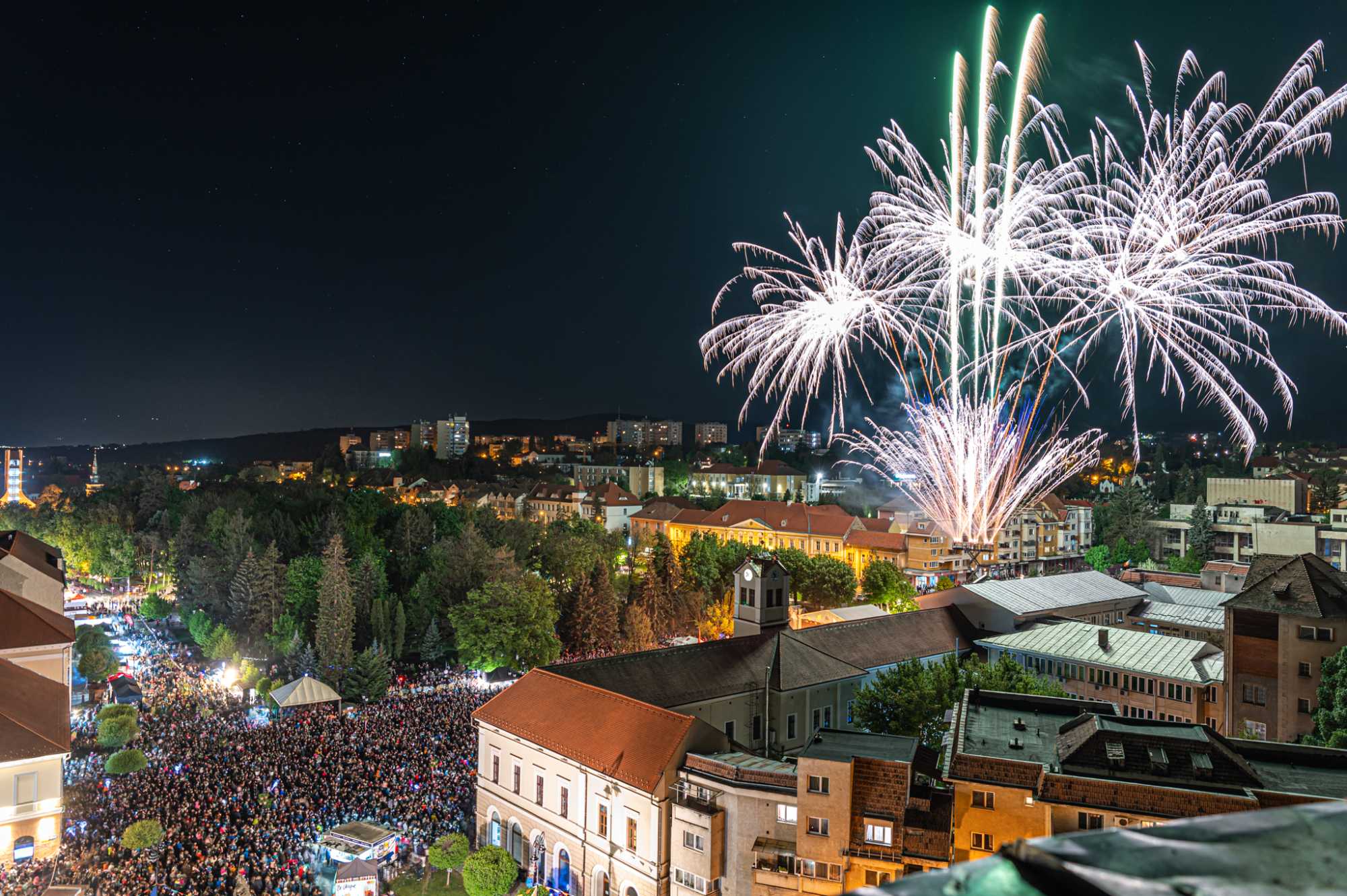 A tűzijáték sem marad el.