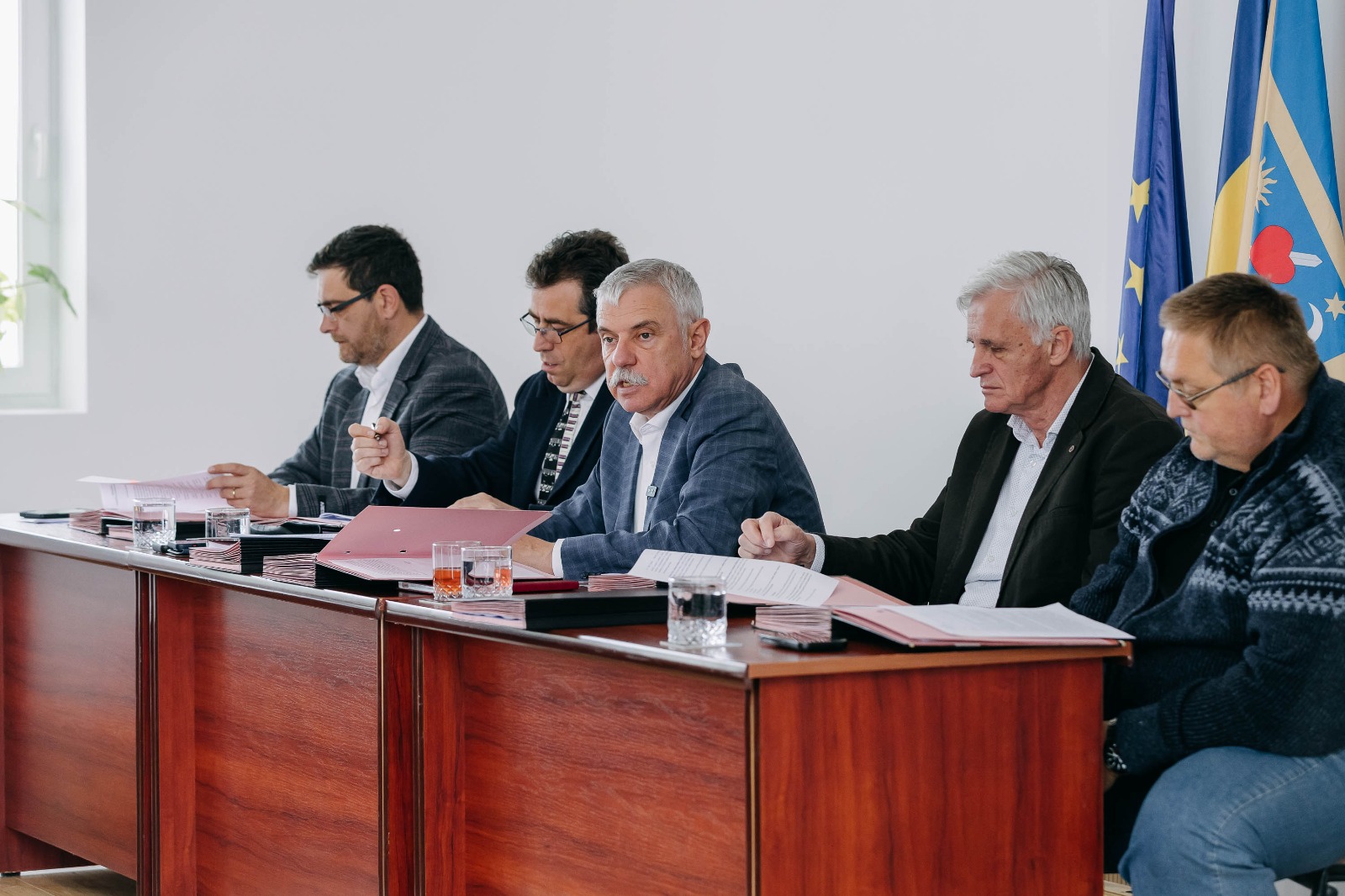 „A gondoskodás költségvetését” fogadták el Tamás Sándor szerint. | Fotók: Kovászna Megye Tanácsa