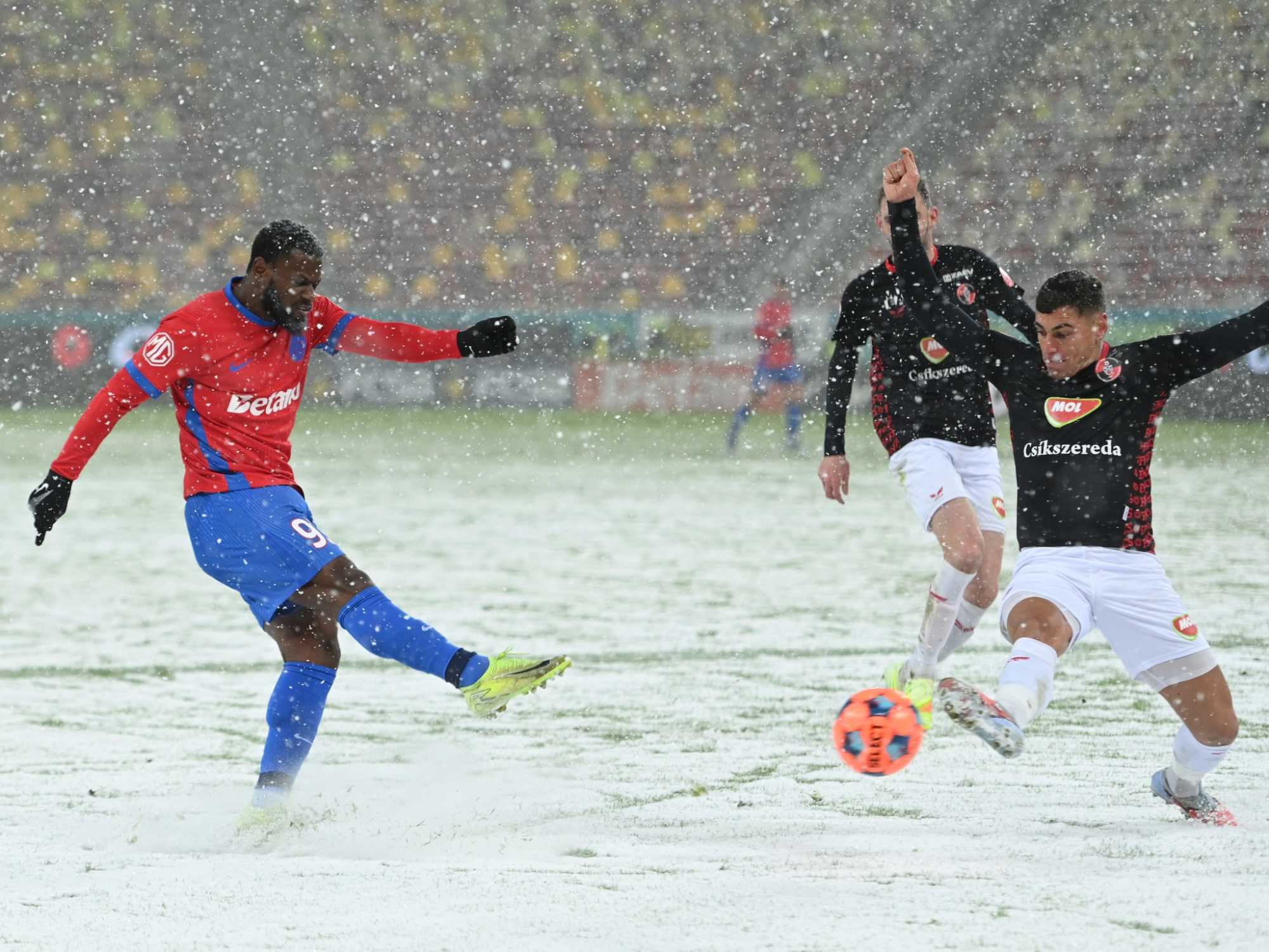 A második félidőre feketére váltottak a vendégek. | Fotó. FCSB