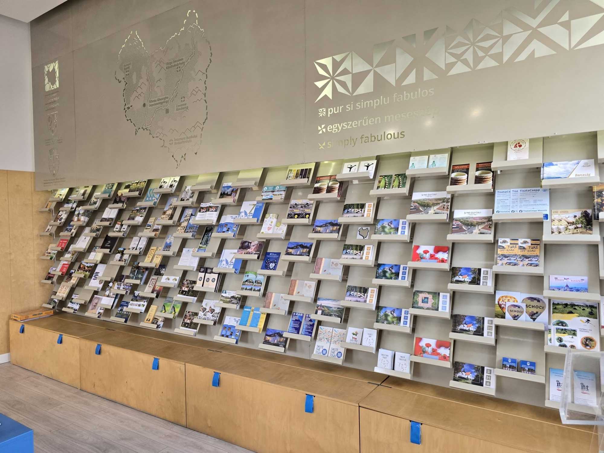 Nemcsak online, hanem fizikai térképek, tájékoztató anyagok is elérhetők | Fotó: Visit Covasna