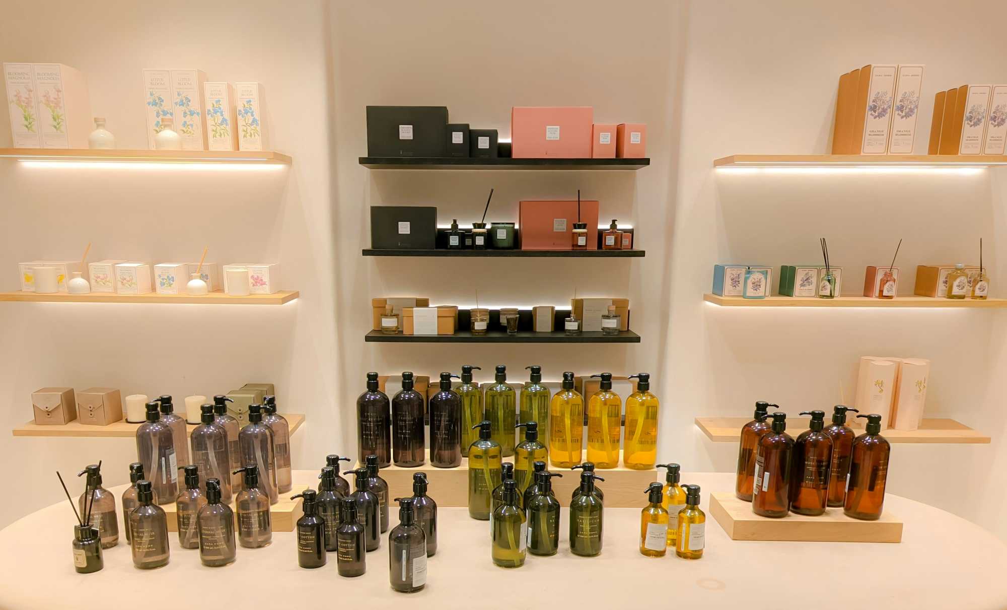 Számos gyártó büszkélkedik azzal, hogy termékéhez újrahasznosított műanyagból készült csomagolást használnak, így az környezetbarátabb. | Illusztráció | Fotók: Unsplash