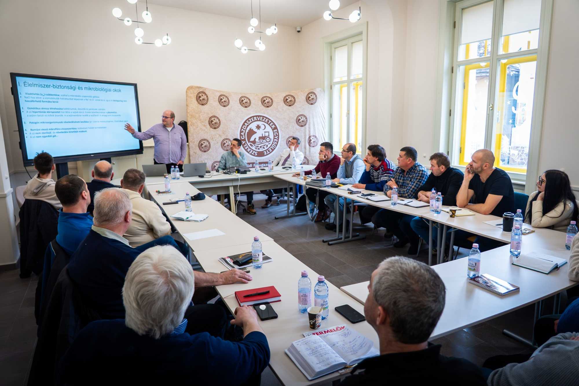 Hasznos információkkal gazdagodtak a képzés résztvevői | Fotó: Székely Gazdaszervezetek Egyesülete