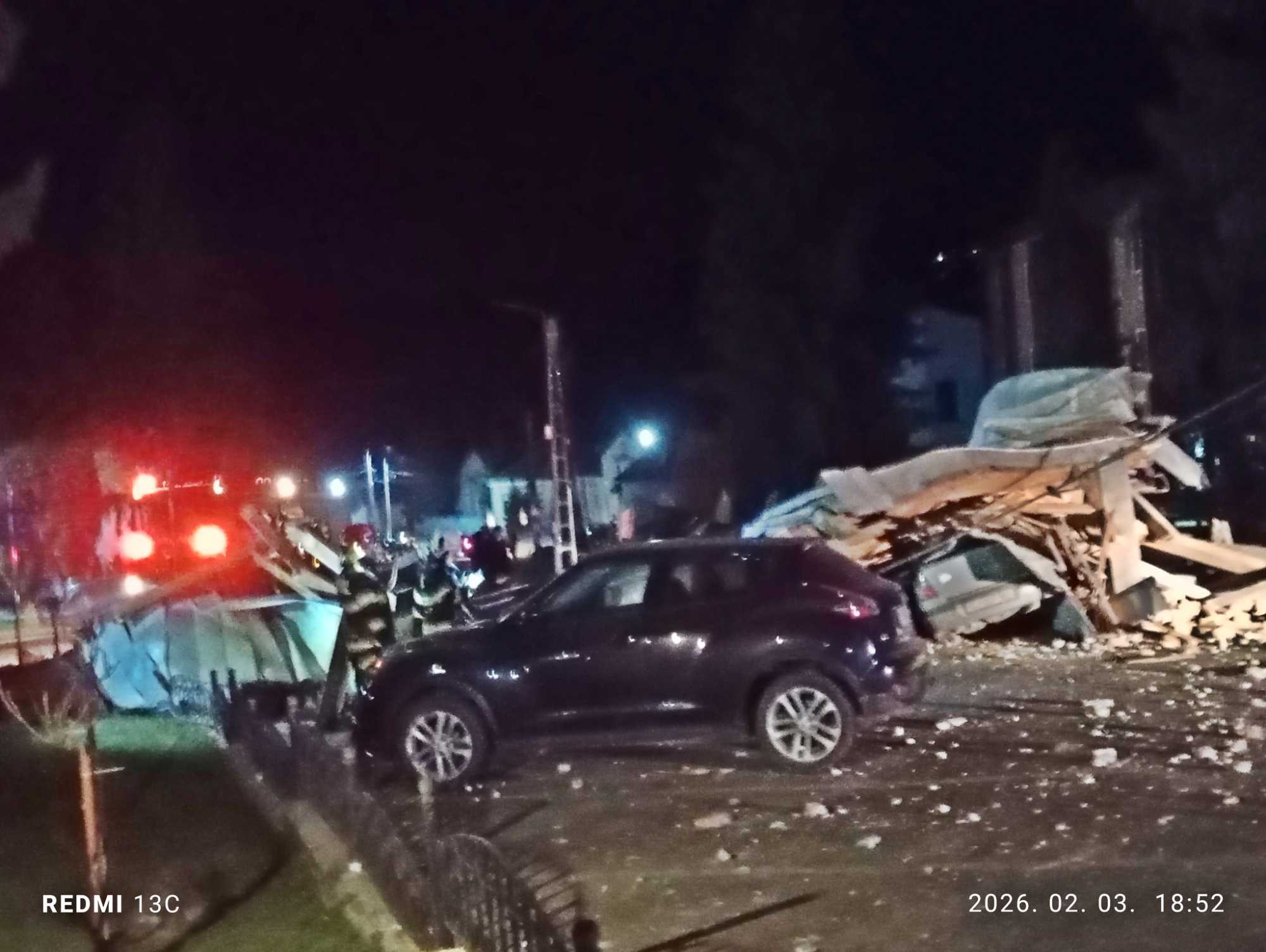 Autók is megrongálódtak. | Fotó: Szabó Árpád