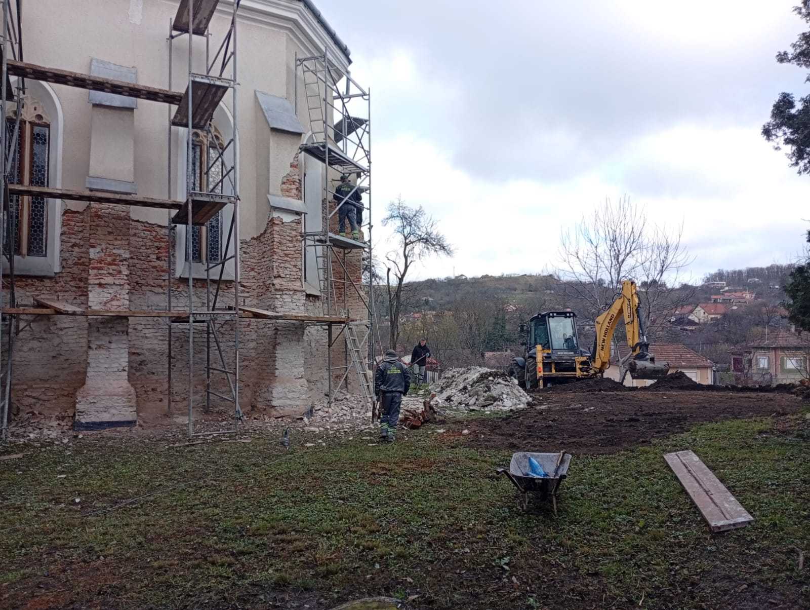 Épp a templom újítása zajlott. | Fotó: a Szilágycsehi Református Egyházközség Facebook oldala