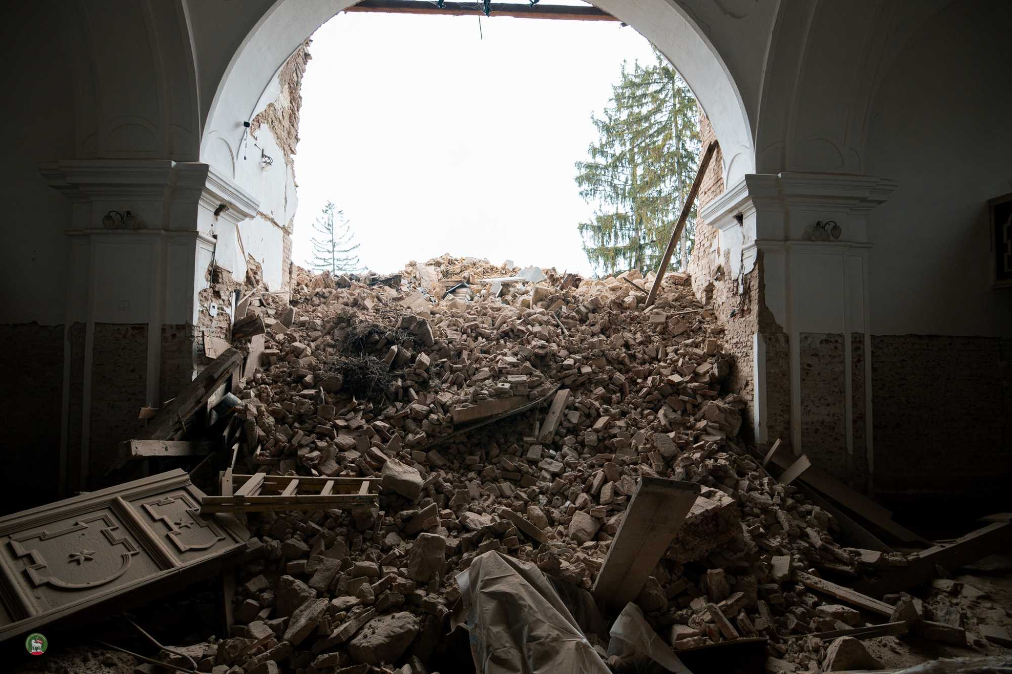 A műemlék épület felújítása folyamatban volt egy tízmillió lejes projekt keretében.