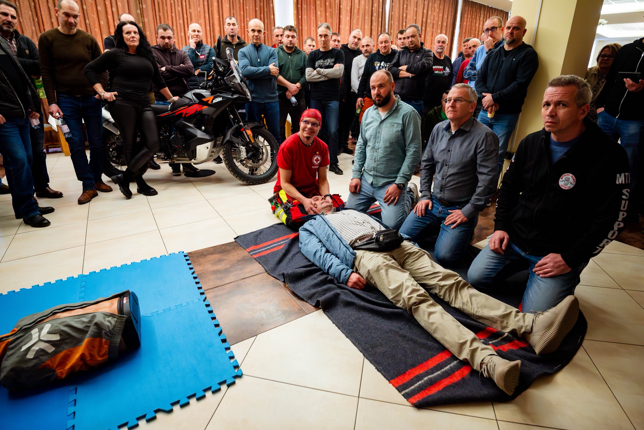 Az elsősegélynyújtásról is tanultak a résztvevők | Fotók: Ride Track