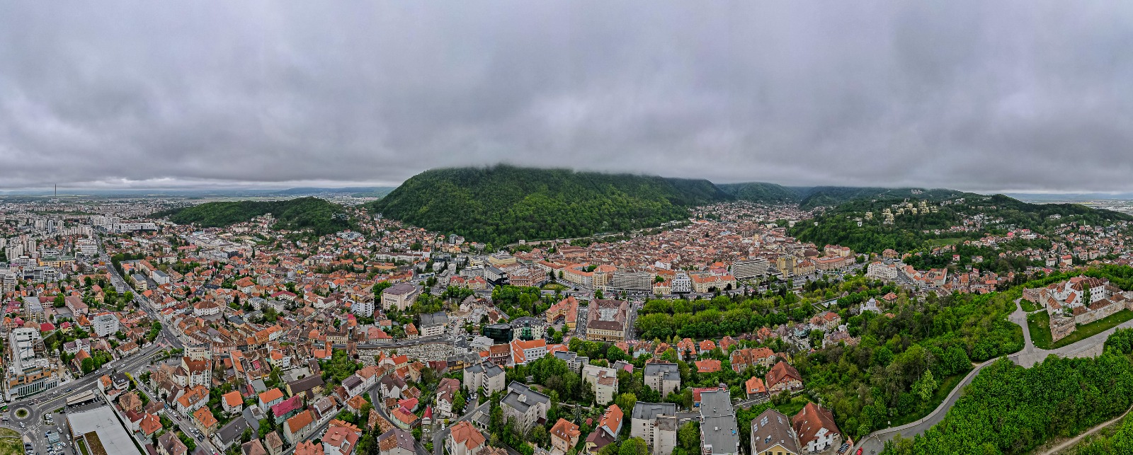 Segíthet a brassói repülőtér | Fotó: Brassó önkormányzata