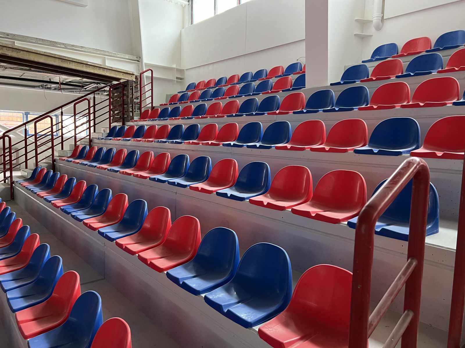 Kétezer férőhelyes lelátó a marosvásárhelyi fedett korcsolyapályán | Fotó: Archív/Rákóczi Kinga 