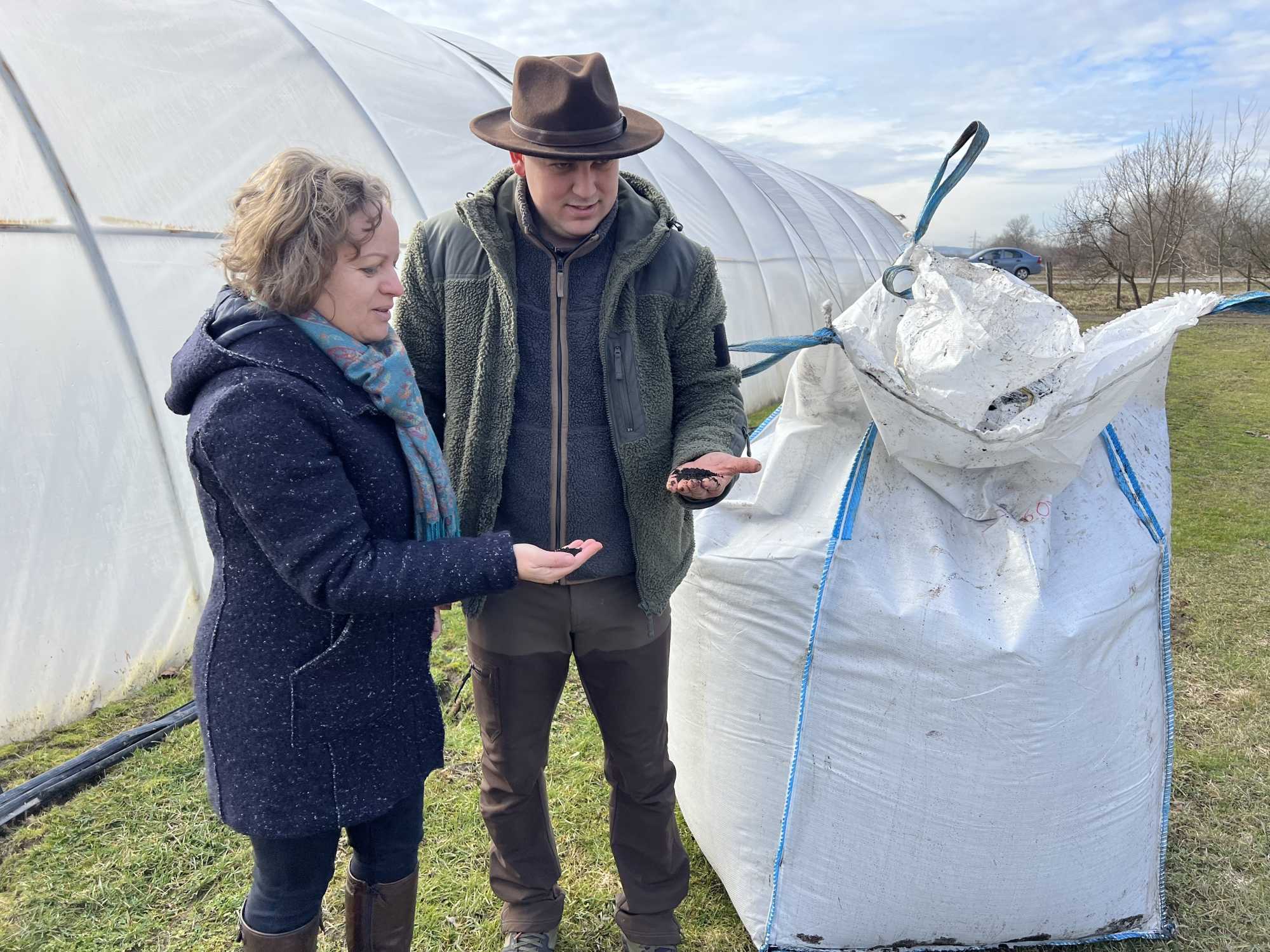 Józsa Eszter falugazdász, projektmenedzser és Válé Dávid zöldségtermesztő gazda | Fotó: Rákóczi Kinga