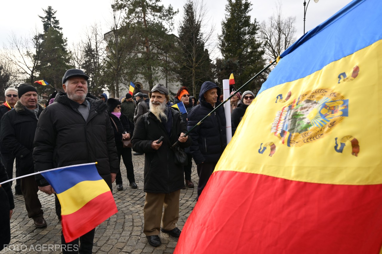 Több nagyvárosban is utcára vonultak. Iași-ban a polgármesteri hivatal előtt tiltakoztak.