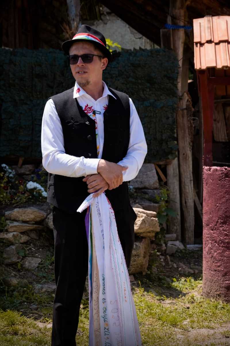 A vőfély szerepet túlmutat a versmondáson | Fotó: Ladányi Adolf személyes archívuma