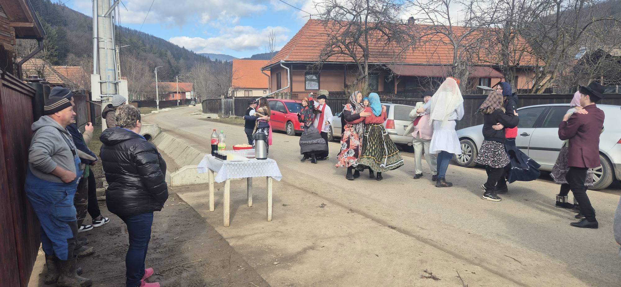 Szombaton Esztelneken is eltemették a telet | Fotó: Hamuvirág Néptáncegyüttes/Facebook