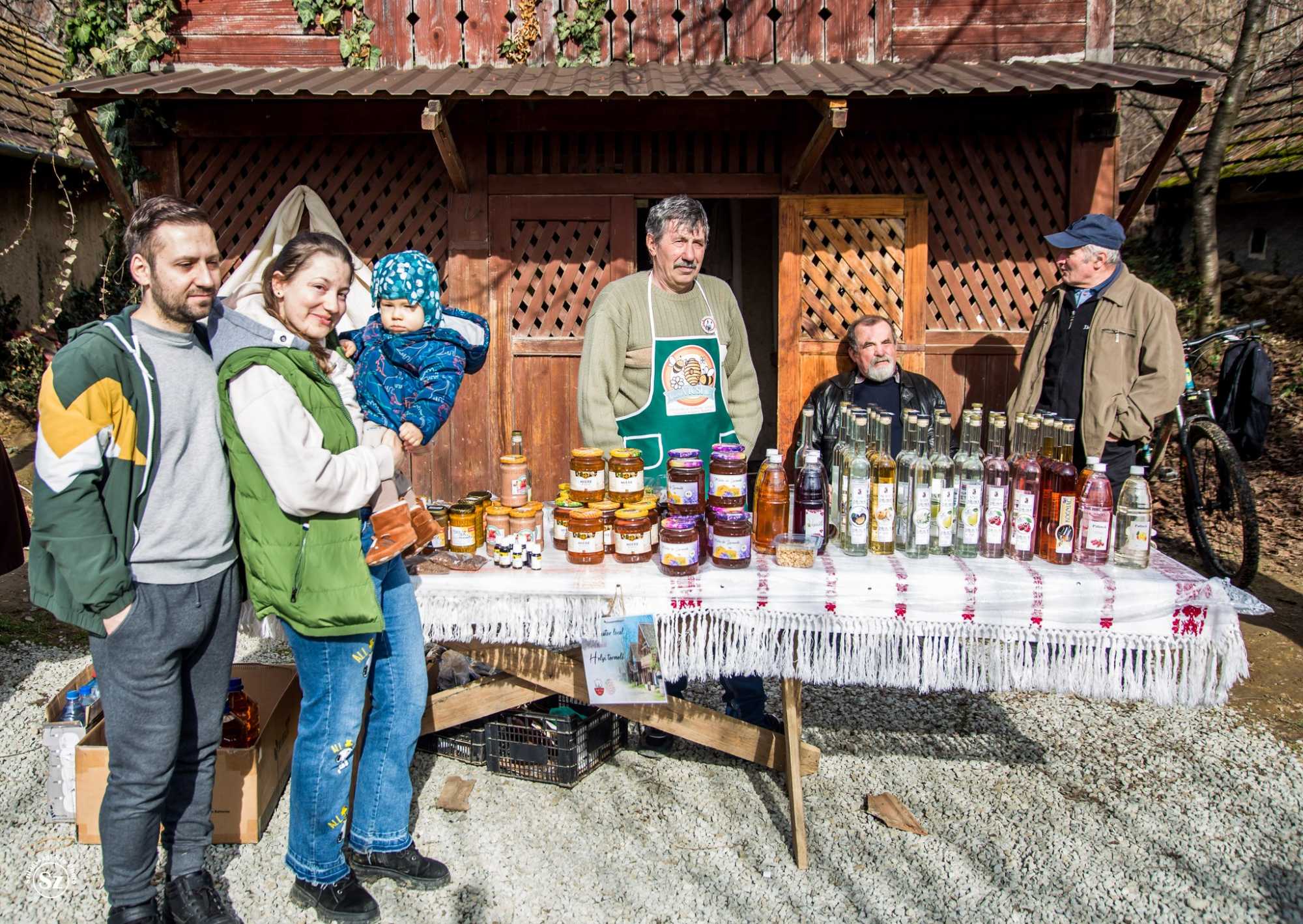 Helyiek által készült lekvárt és pálinkát is be lehetett szerezni | Fotó: Kulcsár Mária