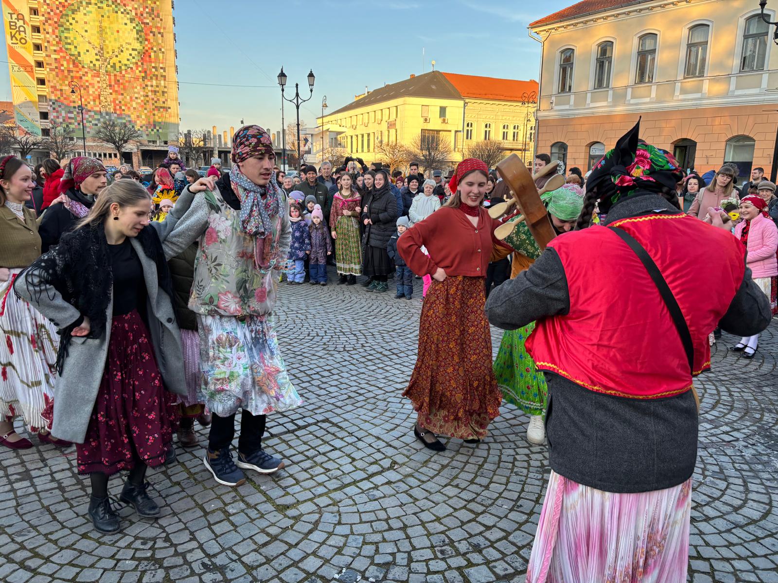 Ismét a főtérre várják a farsangolókat | Fotó: Kovács Zsolt