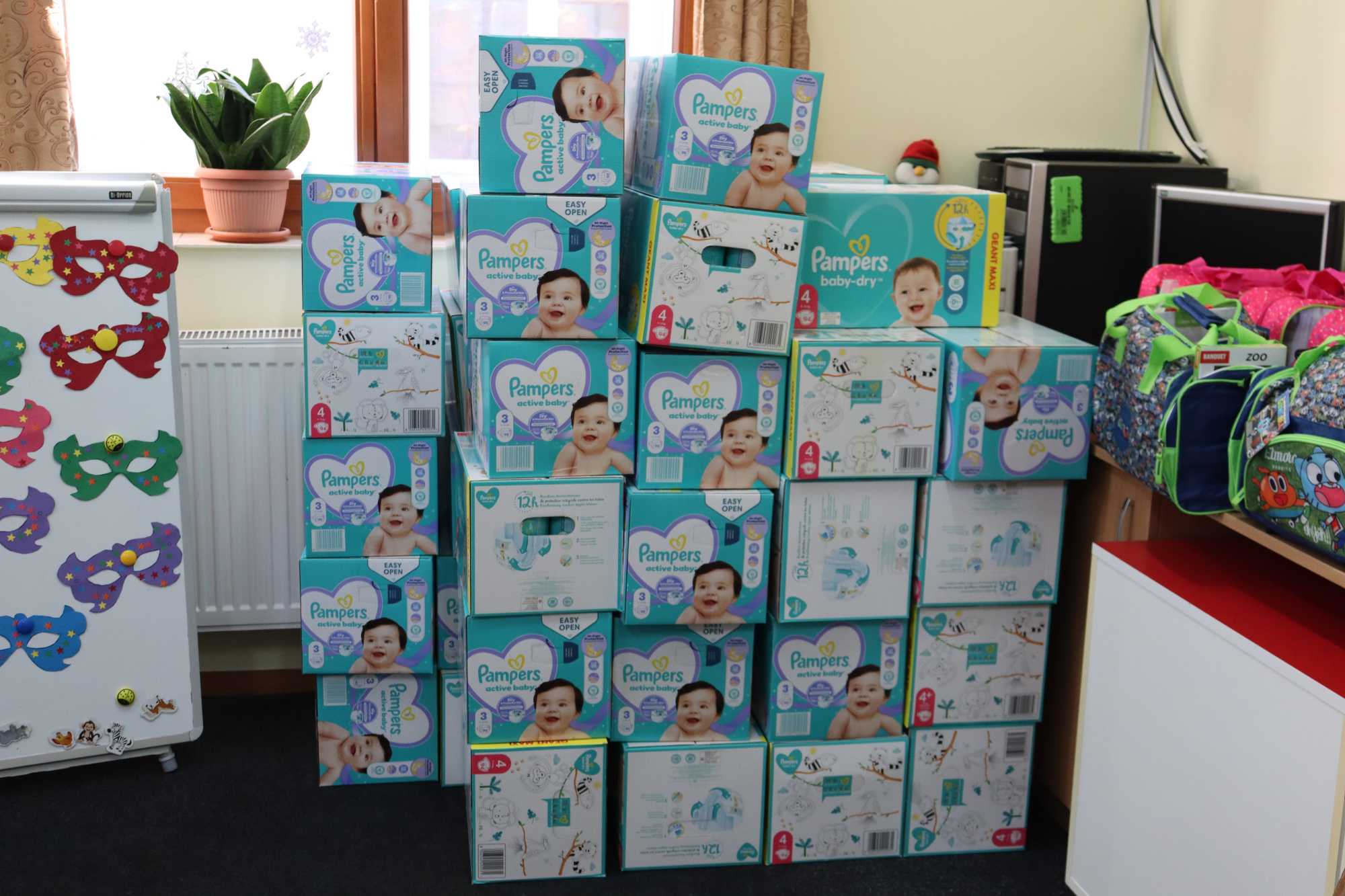 Pelenkacsomagokat adtak át a kisbabásoknak | Fotó: Kulcsár Mária