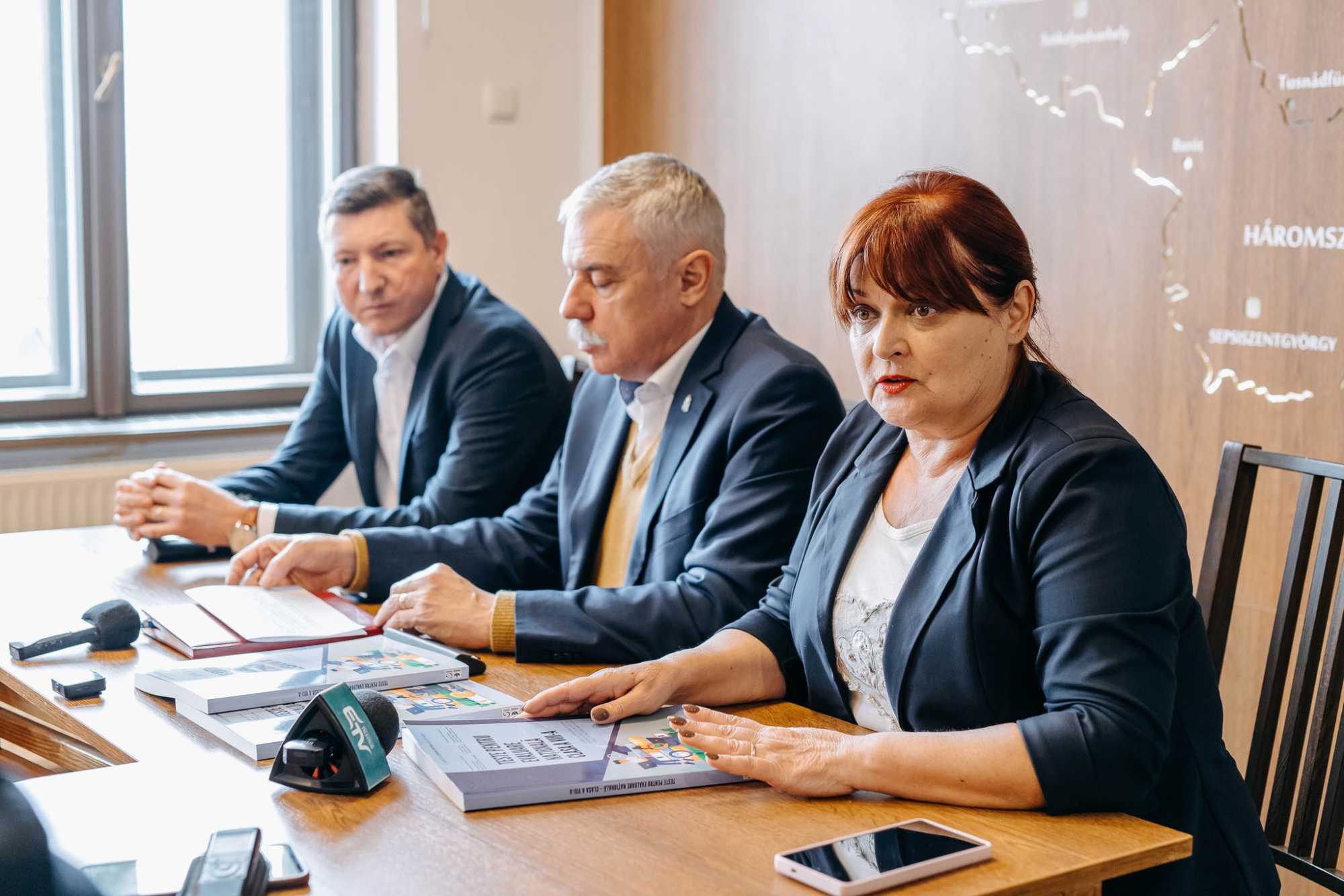 Elhangzott: a cél esélyt és biztos nyelvtudást adni a román nyelvből vizsgázó fiataloknak | Fotó: Csulak Zoltán