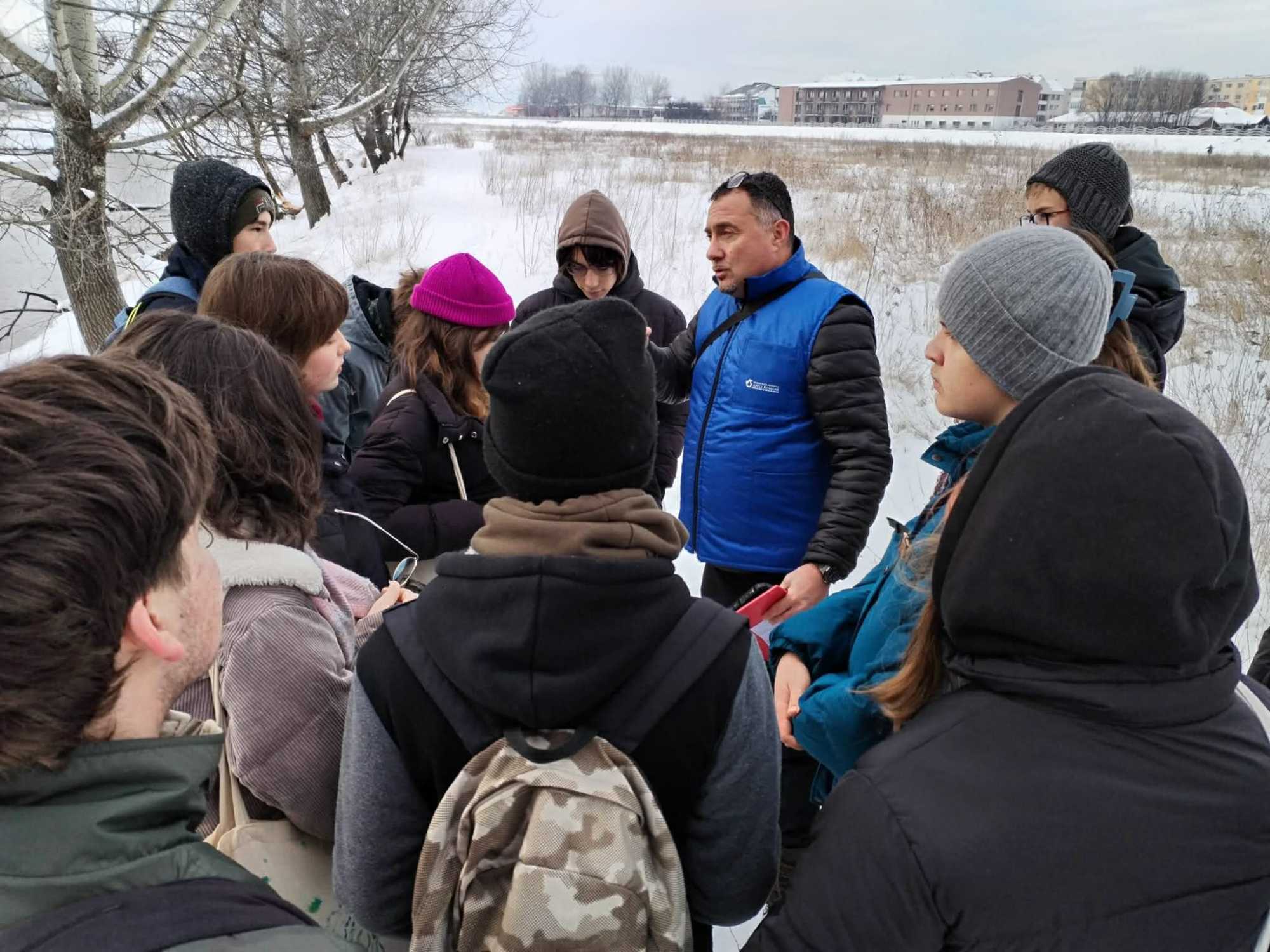 Terepen ismerkedtek a gyerekek a technológiával | Fotó: Kovászna Megyei Vízügyi Hivatal