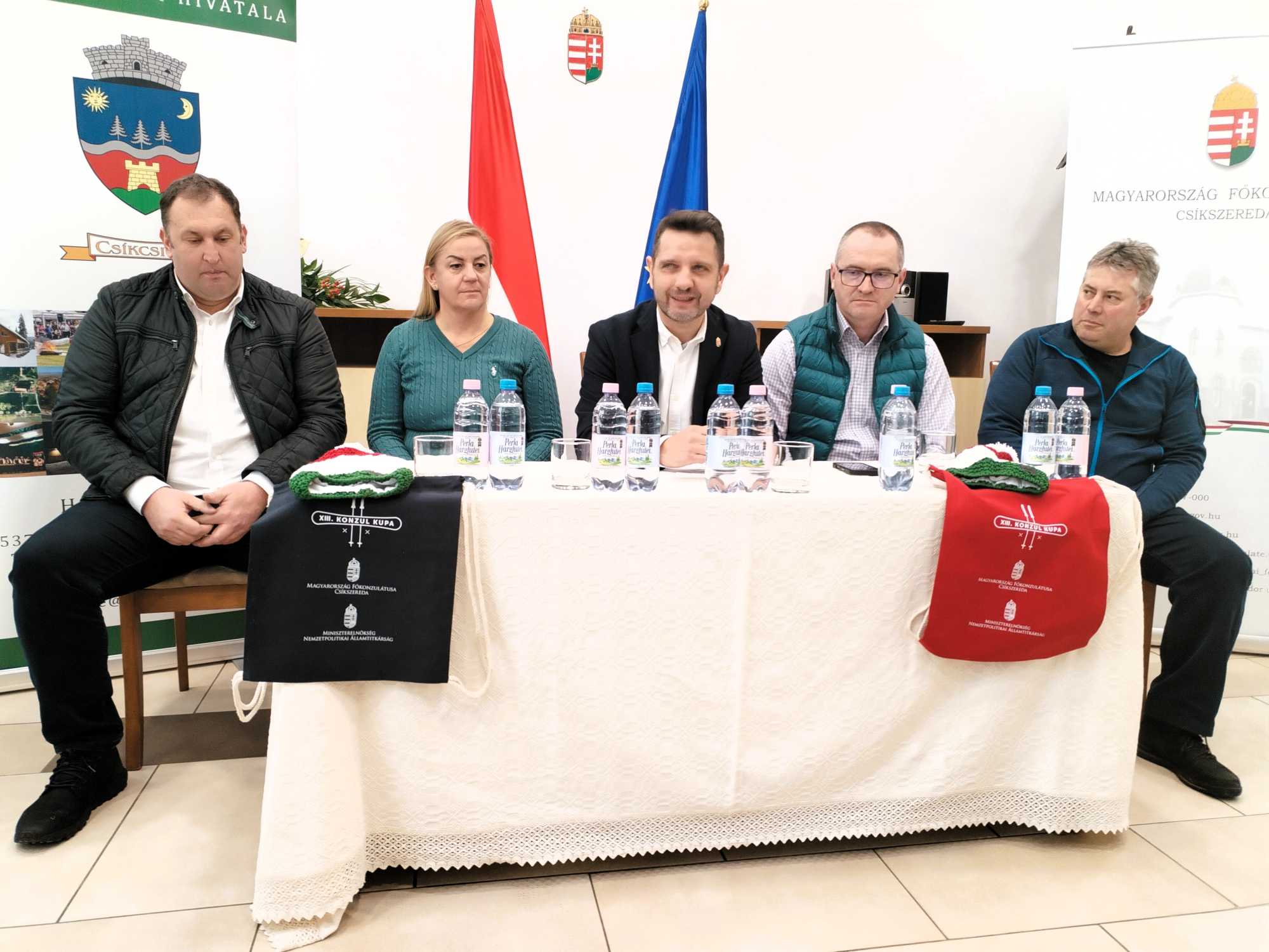 Balról jobbr: Péter Lukács, Tófalvi Éva, Dolhai István, Korodi Attila és Kósa Imre | Fotó: F.E.