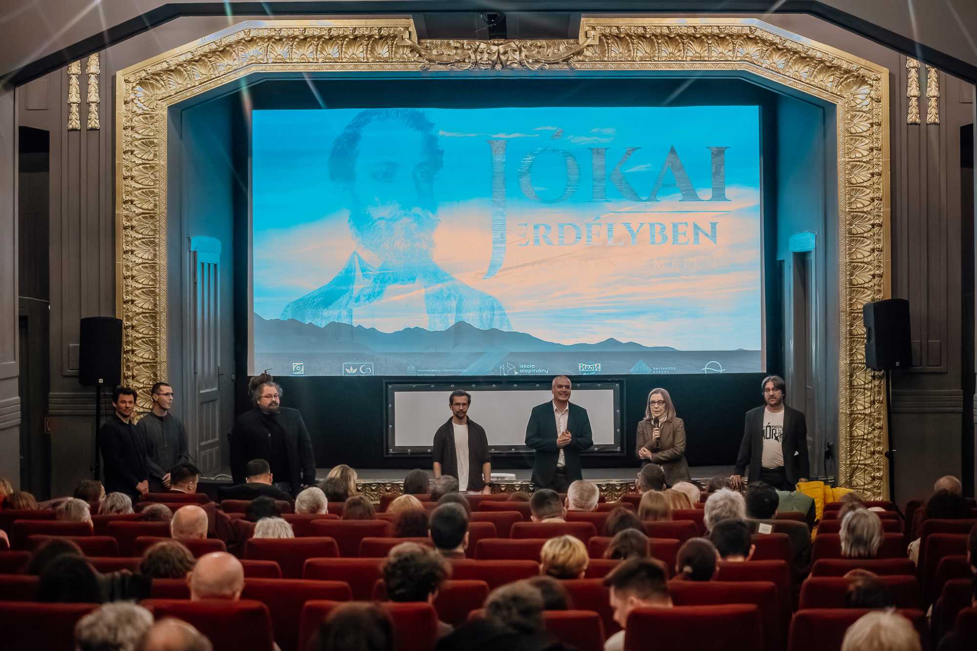 A Jókai Erdélyben dokumentumfilm stábja a kolozsvári premieren. Fotó: Jakab Lóri