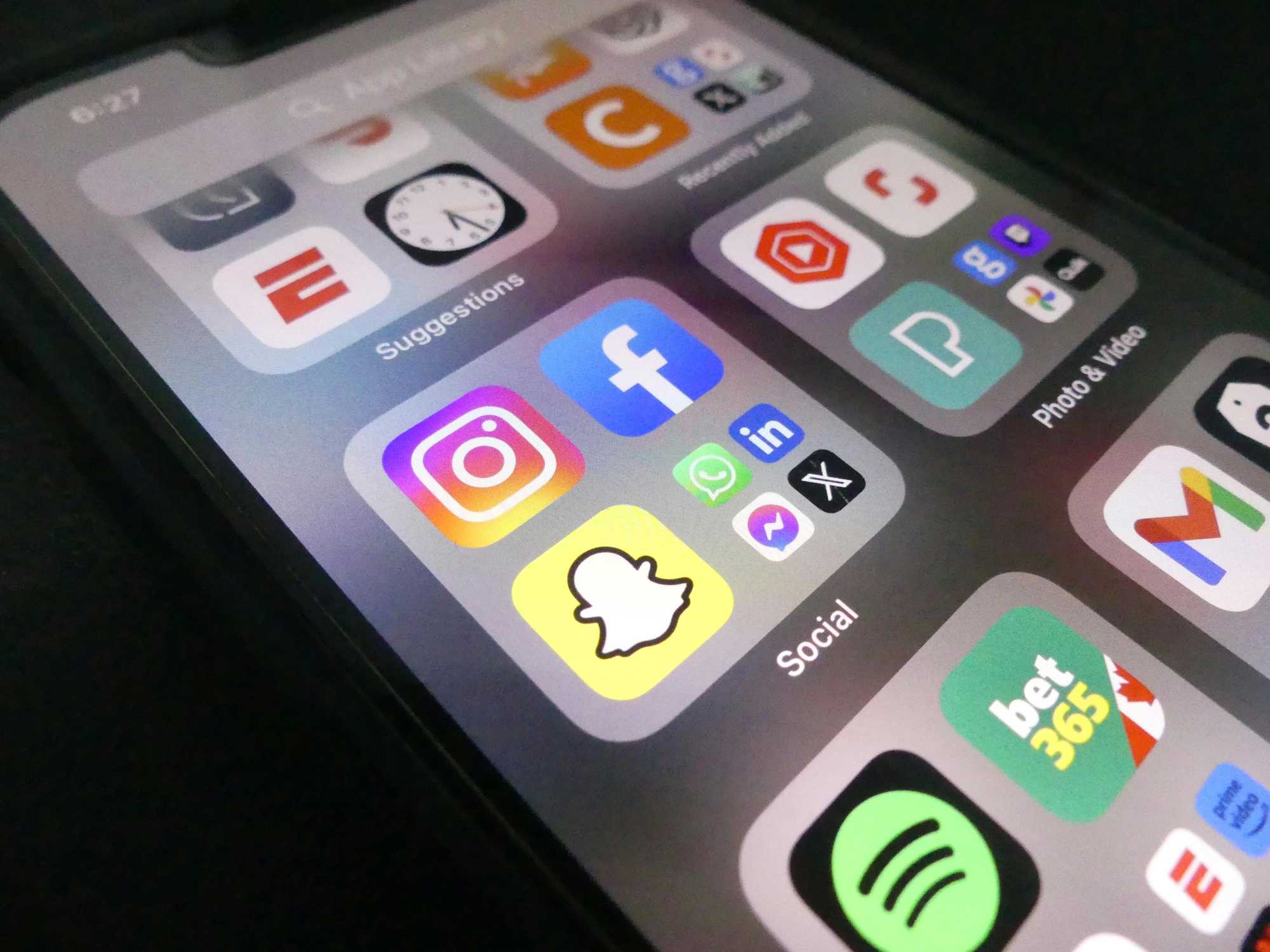 A lájkok és reakciók rendkívül sérülkeny fejlődési szakaszban érik a fiatalok agyát. 