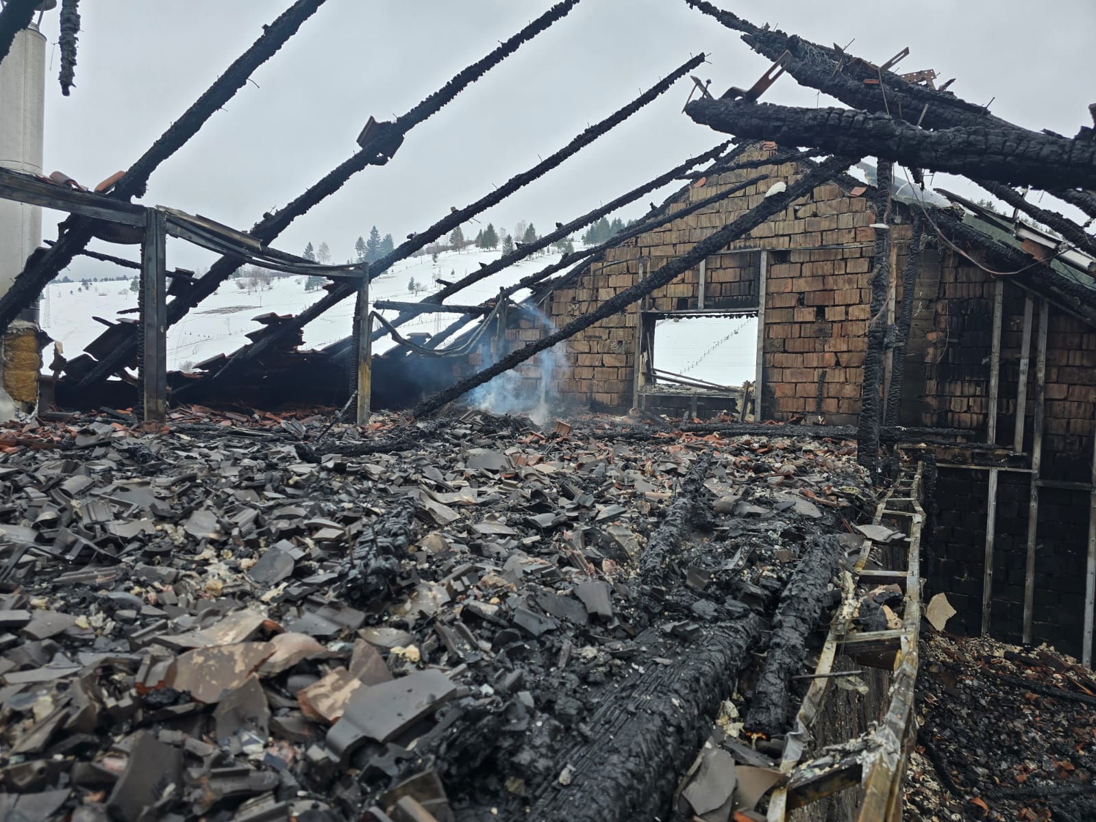 Üszkös romok maradtak a virágzó vállalkozás helyén. | Fotók: Piposz István.