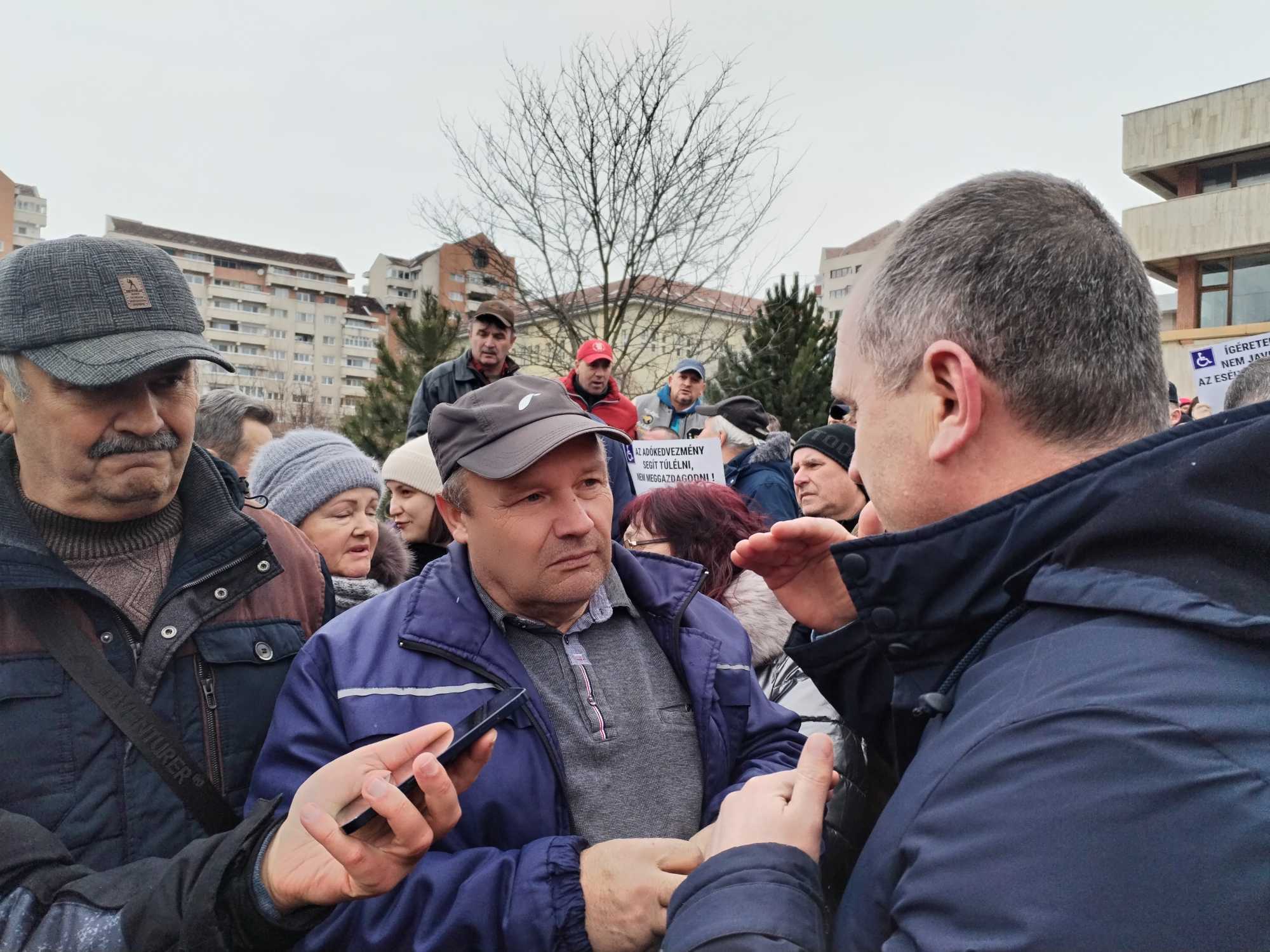 Csíkszeredában is számonkérték a polgármestertől az adóemeléseket. | Fotó: Farkas Endre