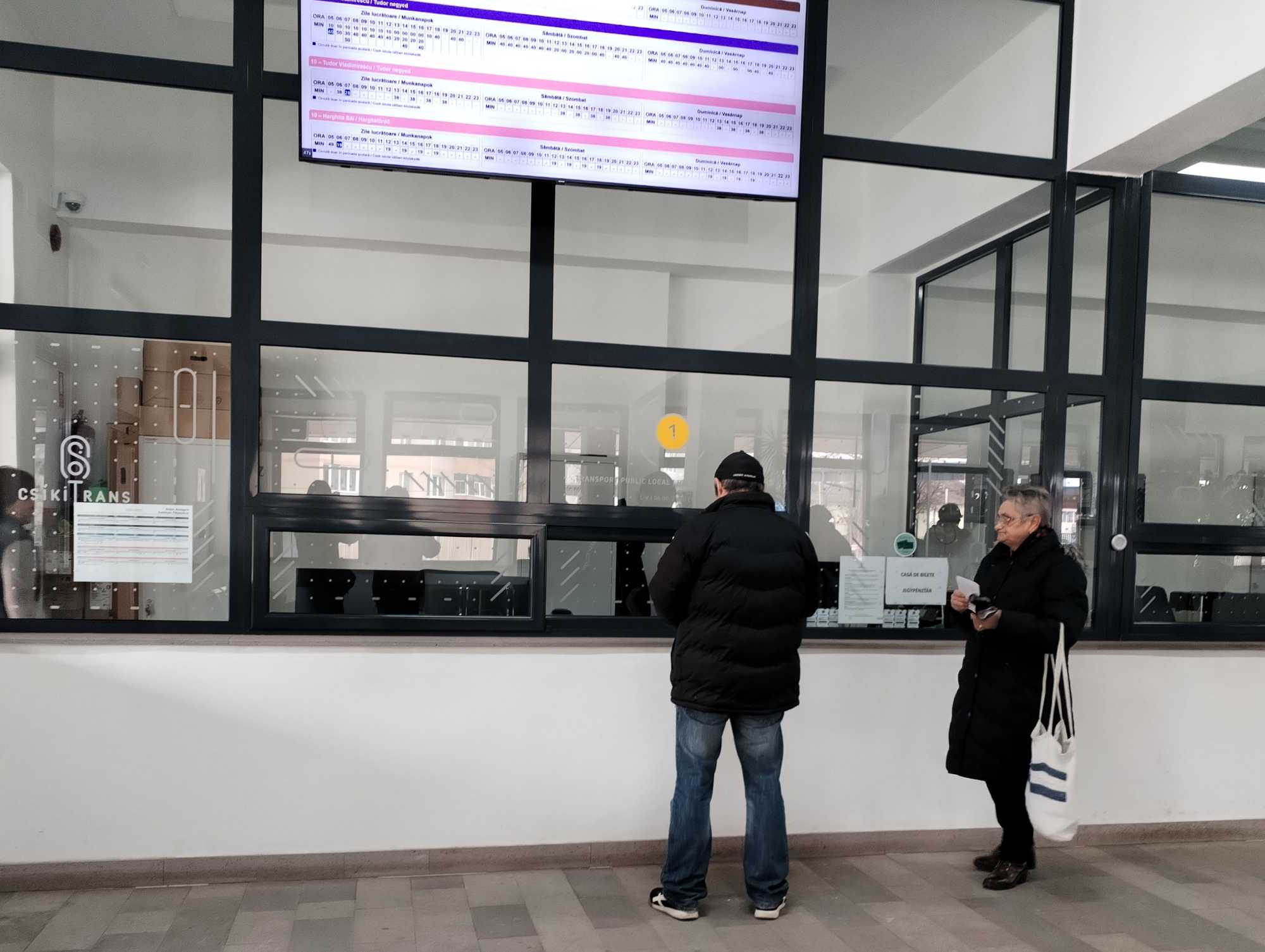 Napközben vannak kevésbé zsúfolt időszakok, de néhány utas mindig akad.