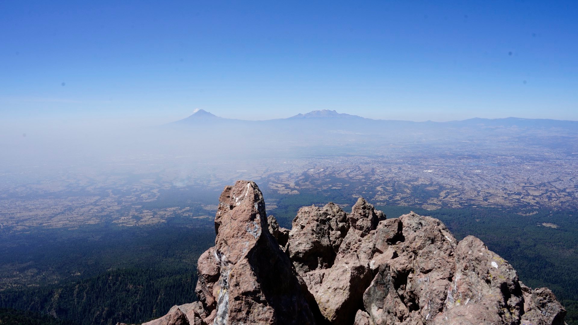 Fantasztikus tájakon jár a csíkszeredai utazó.