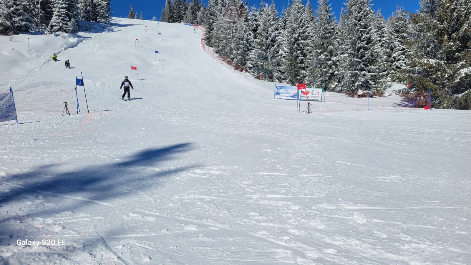 A diákok sí és hódeszka óriás műlesiklás kategóriákban mérték össze tudásukat.