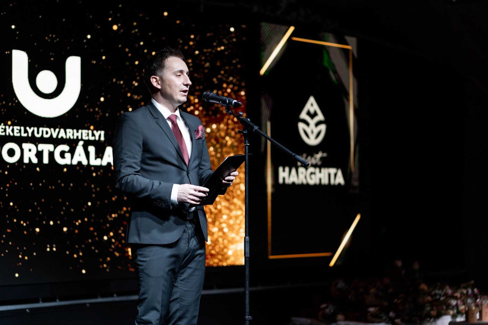 Mester Zoltán, a VSK igazgatója köszöntötte az egybegyűlteket. | Fotók: Szakács Paál István/Facebook