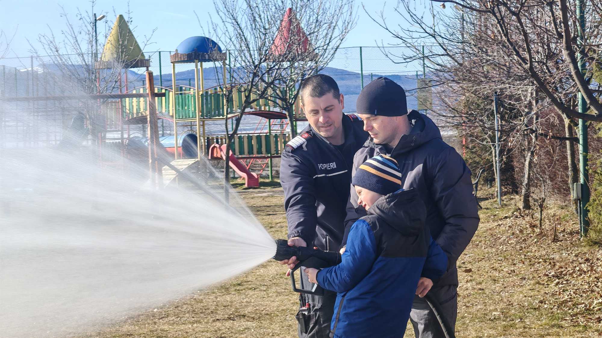 A tűzoltótömlőt is ki lehetett próbálni.