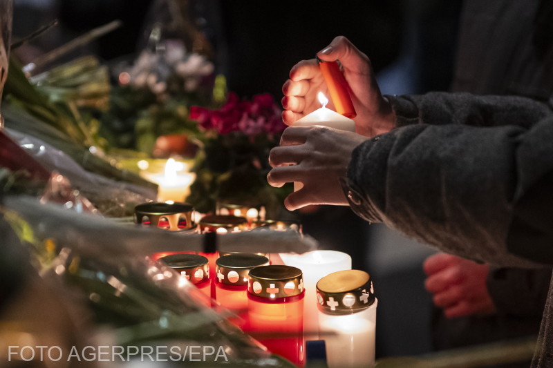 Az áldozatokat gyászolja a világ | Fotó: Agerpres/EPA