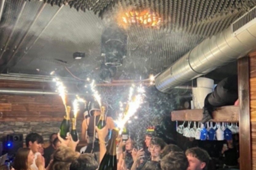 Tűzijátékos pezsgősüvegek okozhatták a tragédiát | Fotó: Tony Truant/X