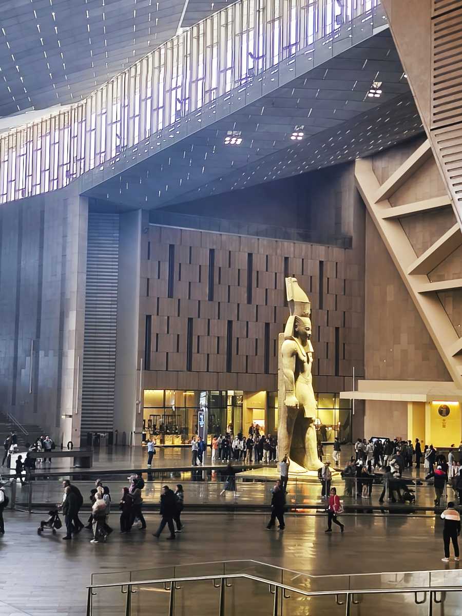 A 3200 éves II. Ramszesz-szobor.