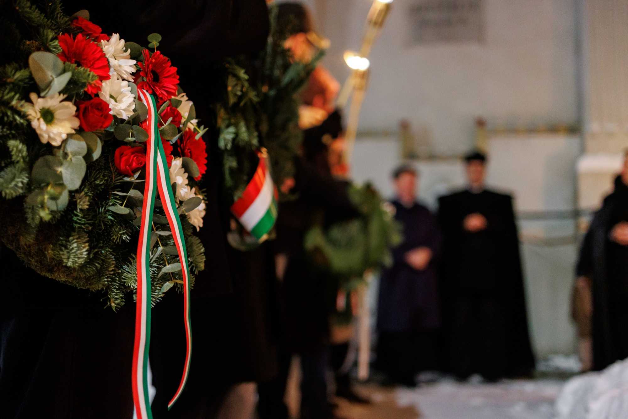 Koszorúztak a megemlékezésen.