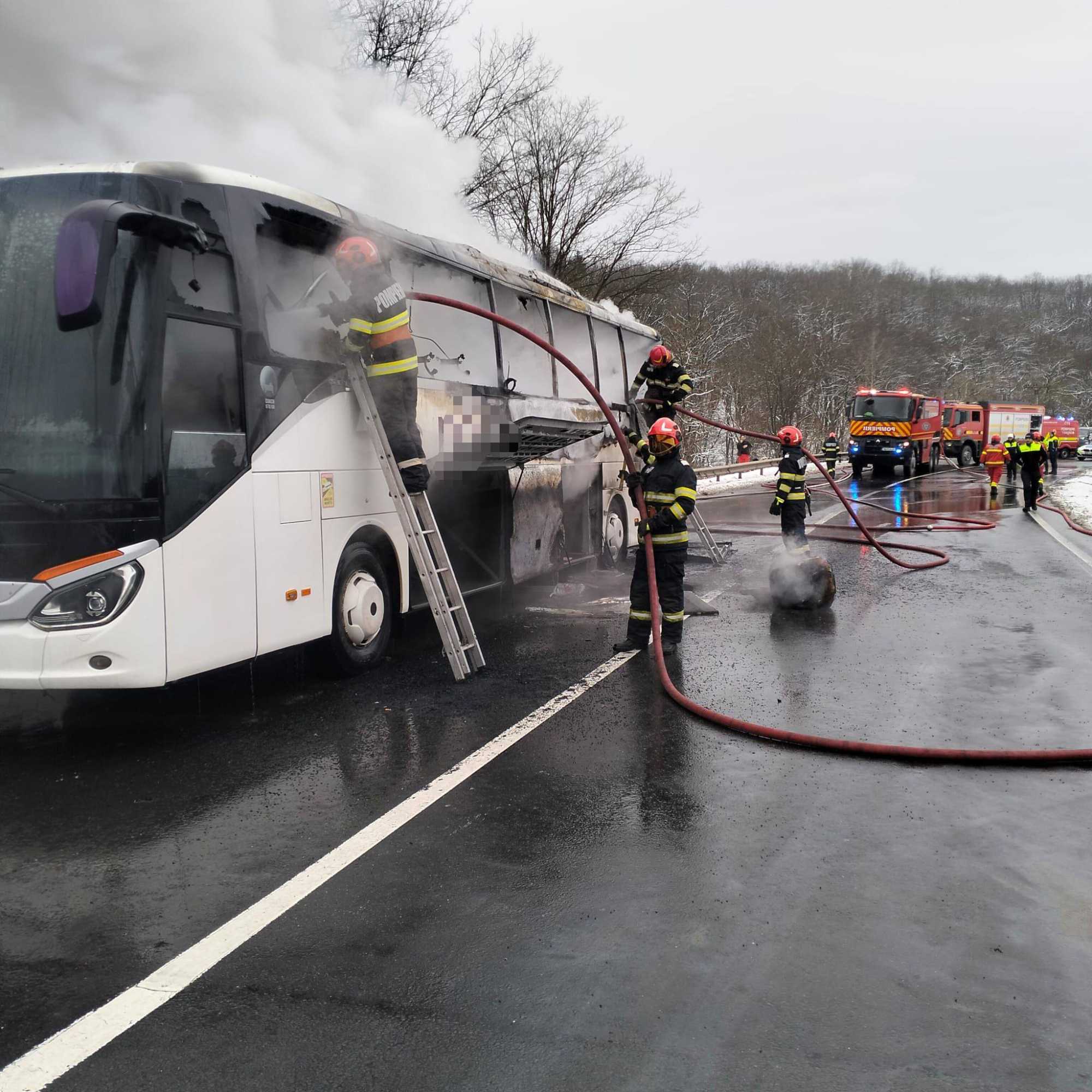 Az utasok nem sérültek meg.