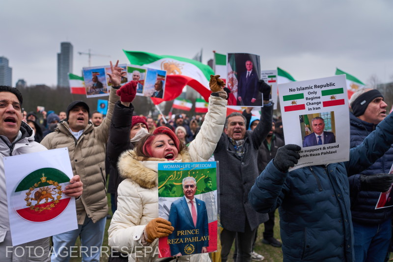 Az iráni tüntetőkkel szolidarizáltak Hollandiában is, a hágai Malieveld téren január 10-én.  