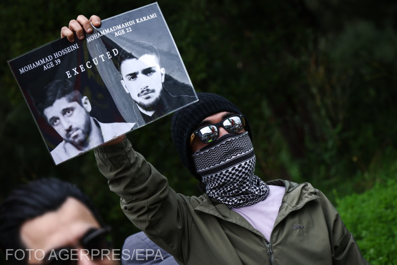 Az iráni iszlám rezsim diplomáciai képviselőjének Portugáliából való kiutasítását követelték az iráni közösség által szervezett demonstráción az iráni nagykövetség előtt, Lisszabonban január 11-én. | Fotók: Agerpres