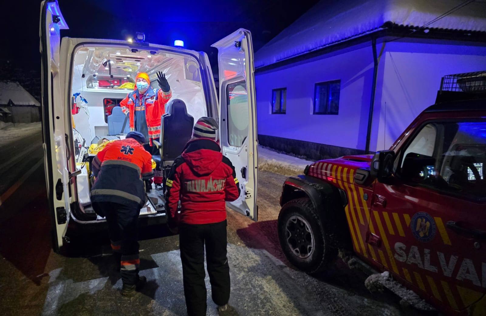 az édesanyát és az újszülött kisbabát biztonságban szállították le | Fotó: Maros Megyei Salvamont Salvaspeo Facebook oldala