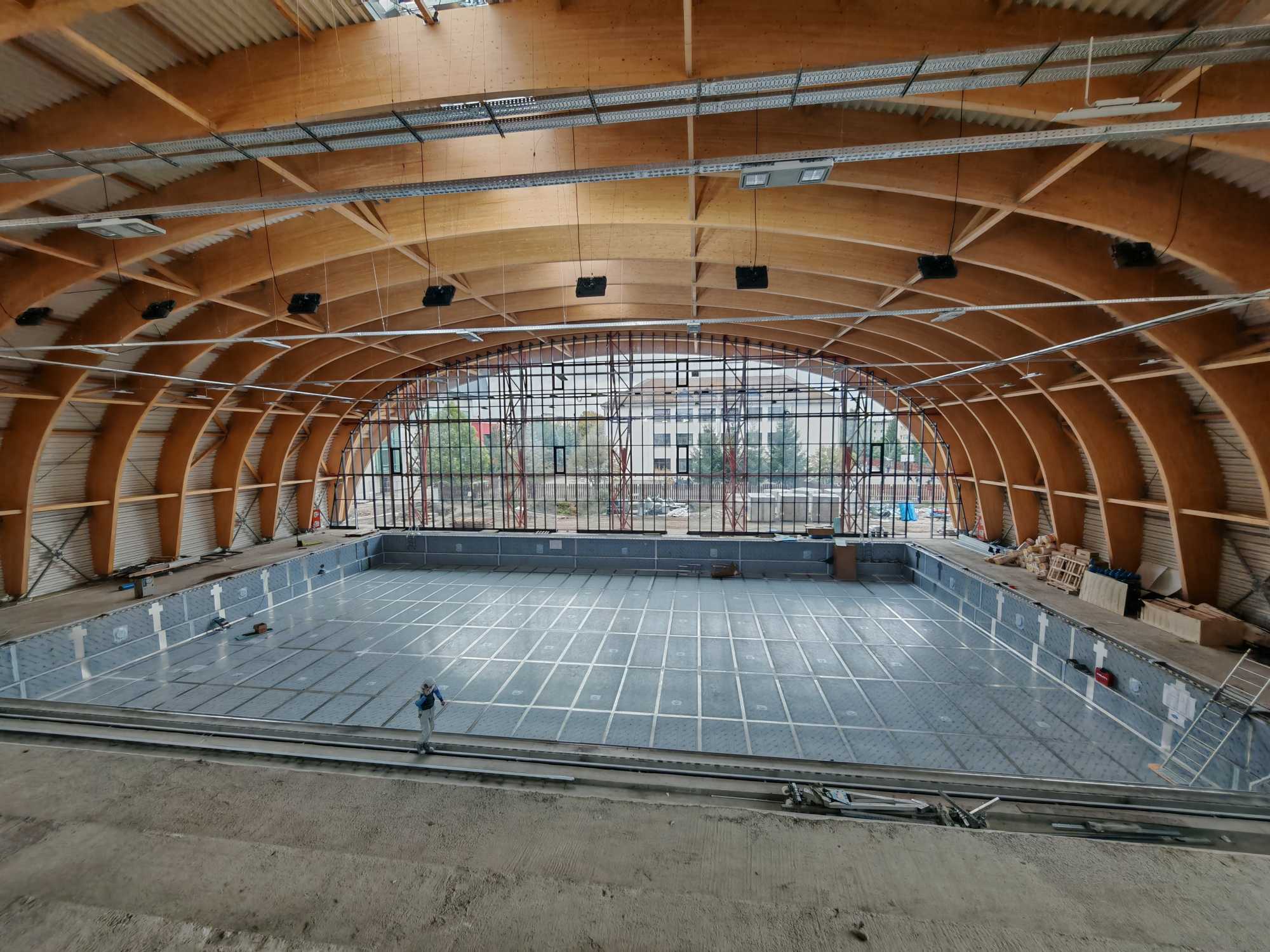 Az uszoda építése folytatódik